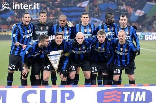 莱斯特城球迷赴意大利观战瓦尔迪比赛并合影