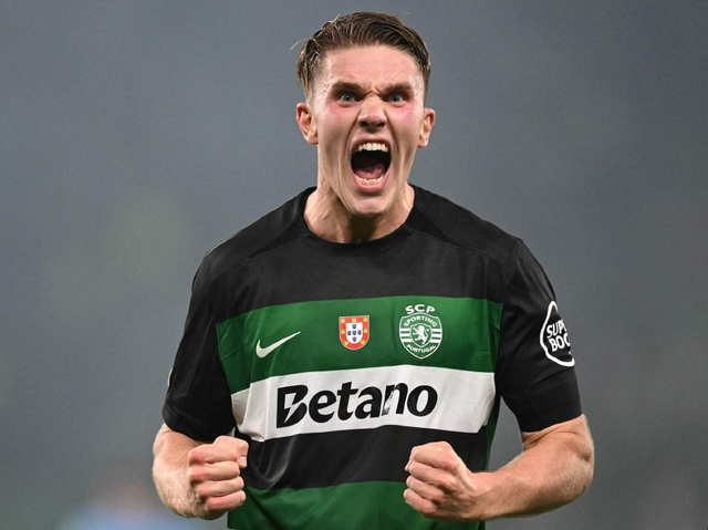 梅西路过回家，重返巴萨诺坎普球场。1800w点赞。