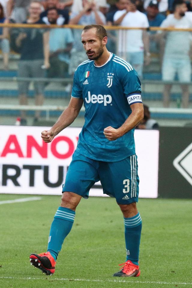 记者：于汉超正在参加B级教练培训班，下赛季将担任申花助教