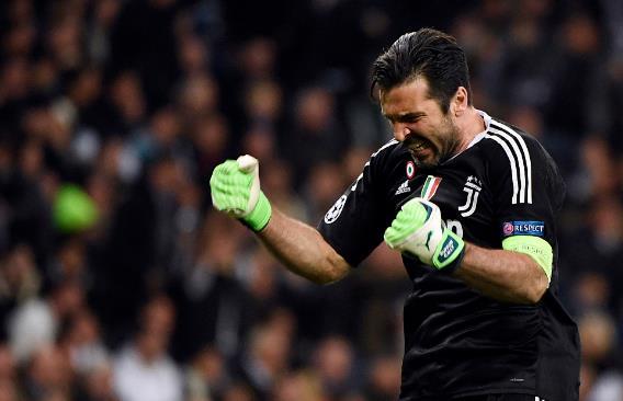 记者：申花队昨天傍晚抵达天津，出征的队伍中没有门将薛庆浩